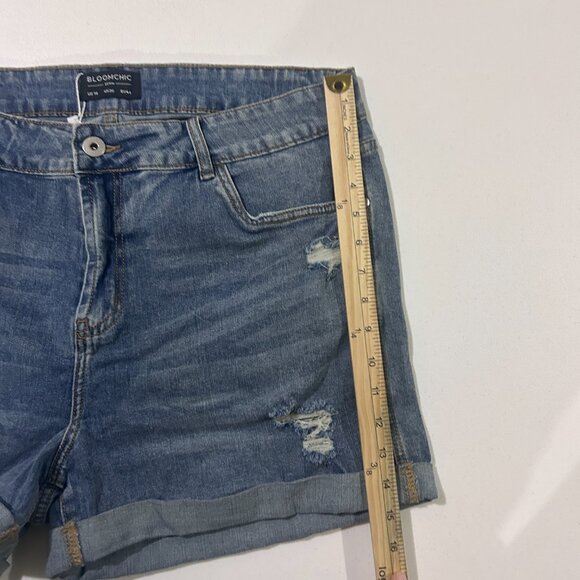 BloomChic Denim Shorts Womens 16 Blue Distressed Rolled Hem Mid Rise Stretch Poc - Picture 5 of 16